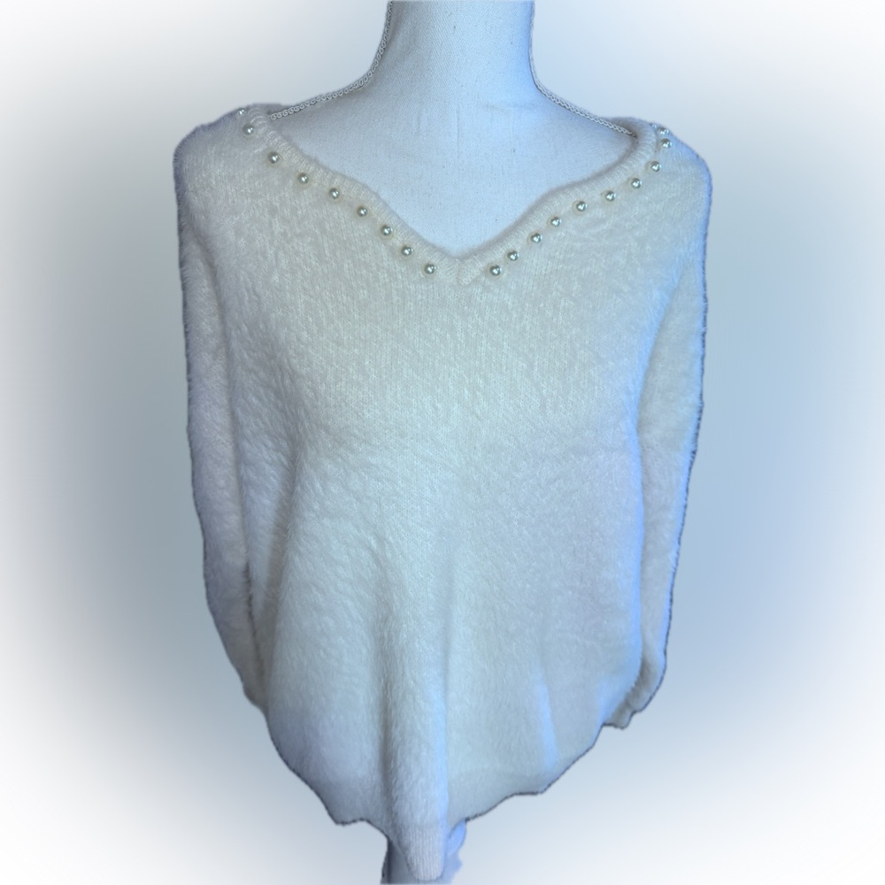 NWT Listicle Pearl Cream Fuzzy Sweater Large - Picture 7 of 9